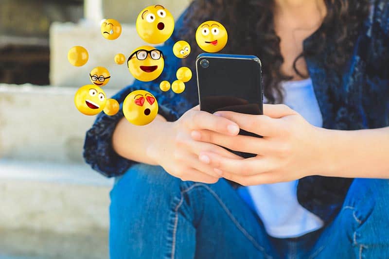 woman on smarphone social media